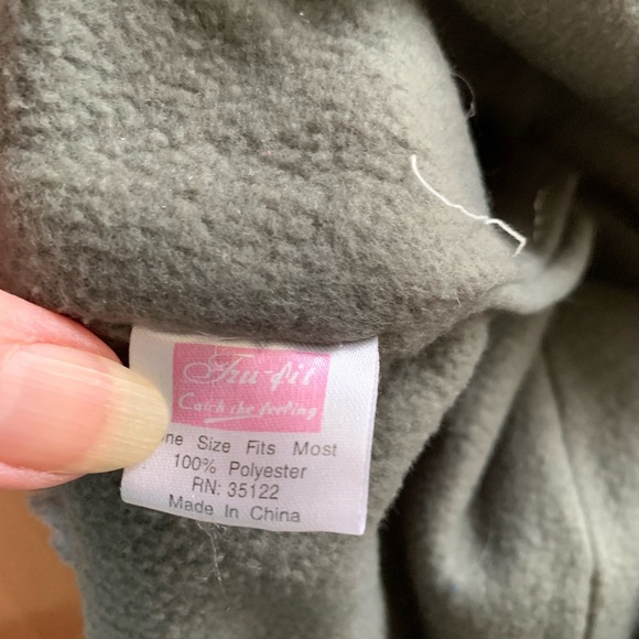 Child’s wolf hat tru fit very warm cap one size fits most - Picture 5 of 6